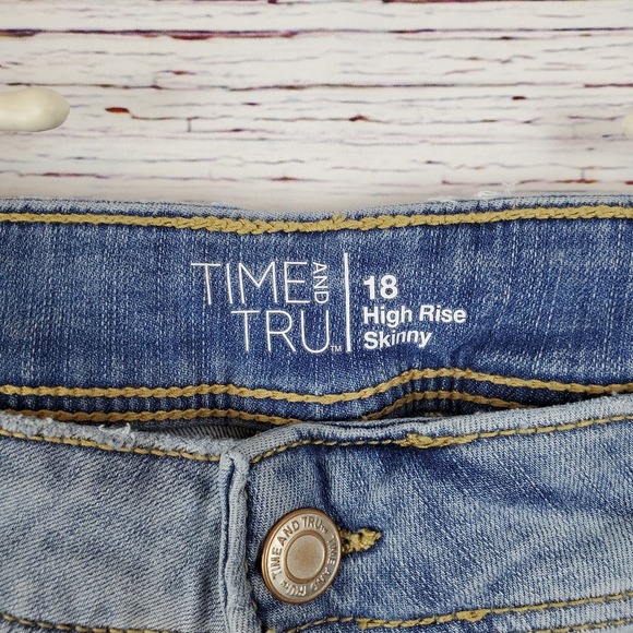 🔴 Time and Tru Hi-Rise Skinny Jean Women Plus 18 Blue Distressed Button Close - Picture 7 of 9